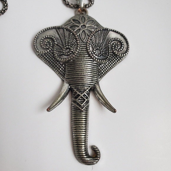 Pewter Tone Elephant Pendant Necklace Ornate Design Ribbed Trunk + Tusks Rustic - Picture 6 of 7